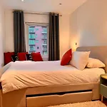 Cute 1 Bedroom Apartment Battersea Central London By Wild
