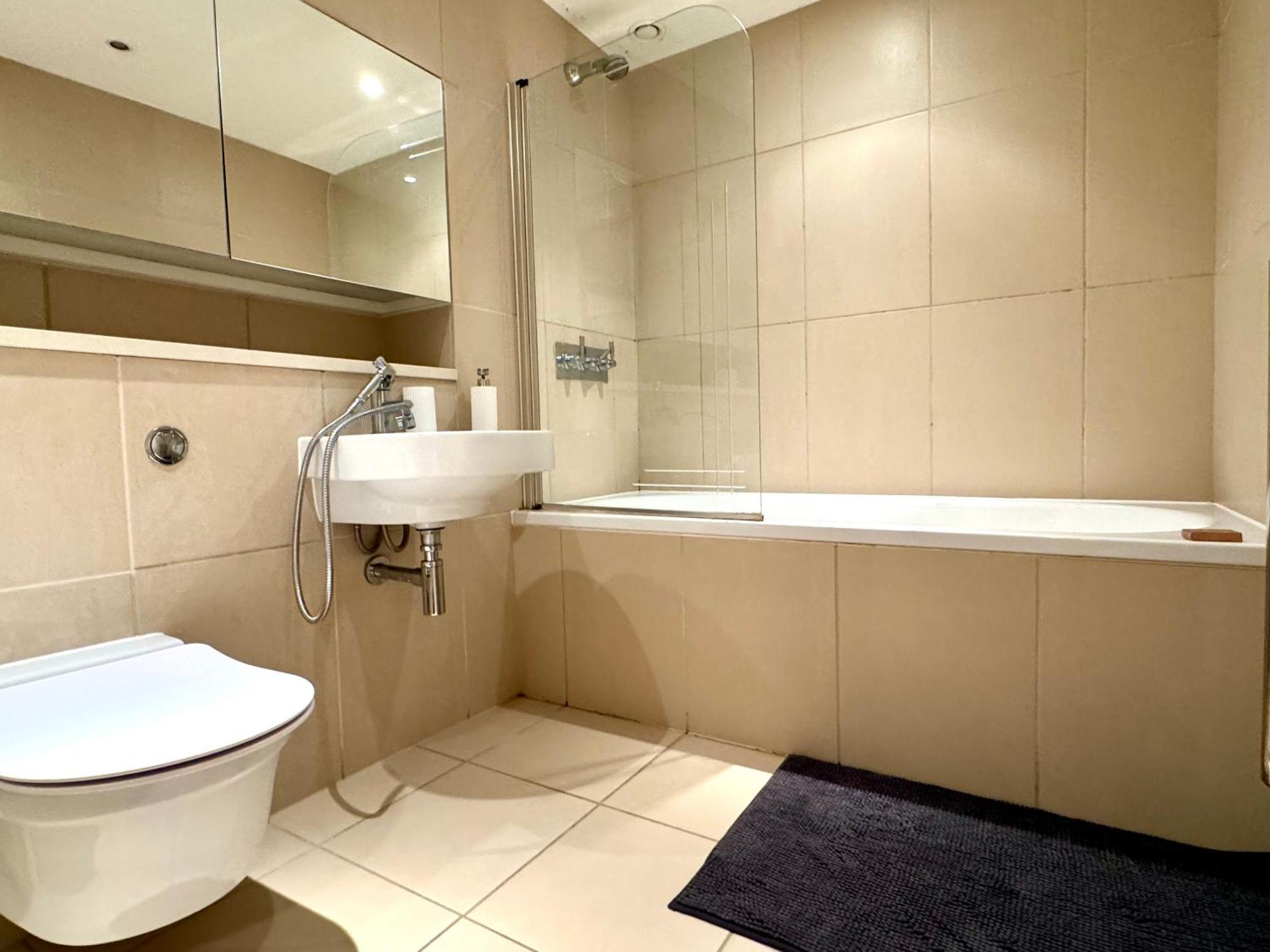 Cute 1 Bedroom Battersea Central By Wild *