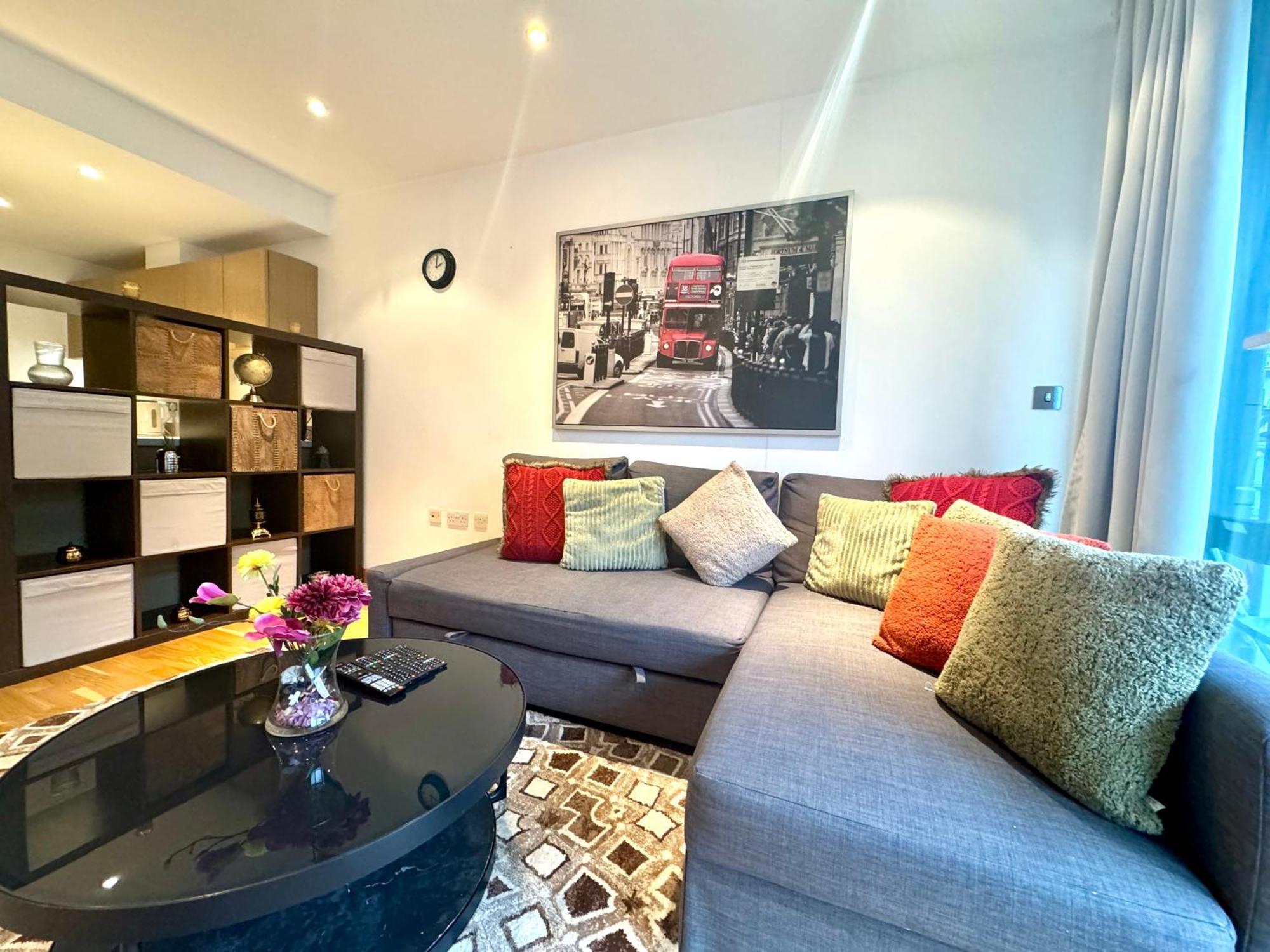 Cute 1 Bedroom Battersea Central By Wild * Londra